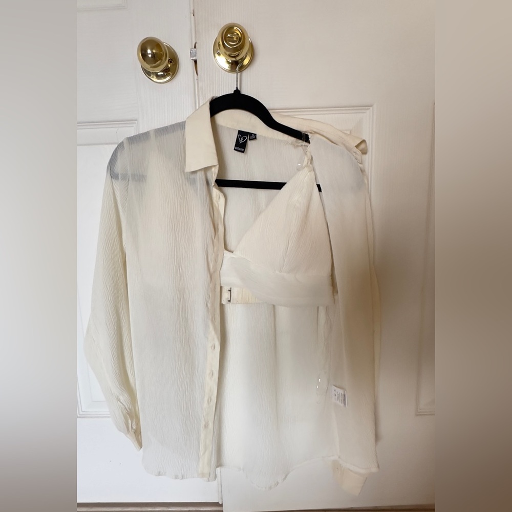 WINDSORSheer ButtonUp SHIRT Size:S, pair it with matching bralette size:L.